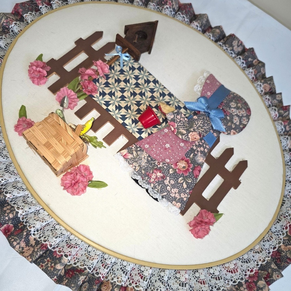 Rare Vintage Sunbonnet Sue 3D Fabric Wall Art Garden Scene‎ Oval Hoop 18in - Picture 2 of 5
